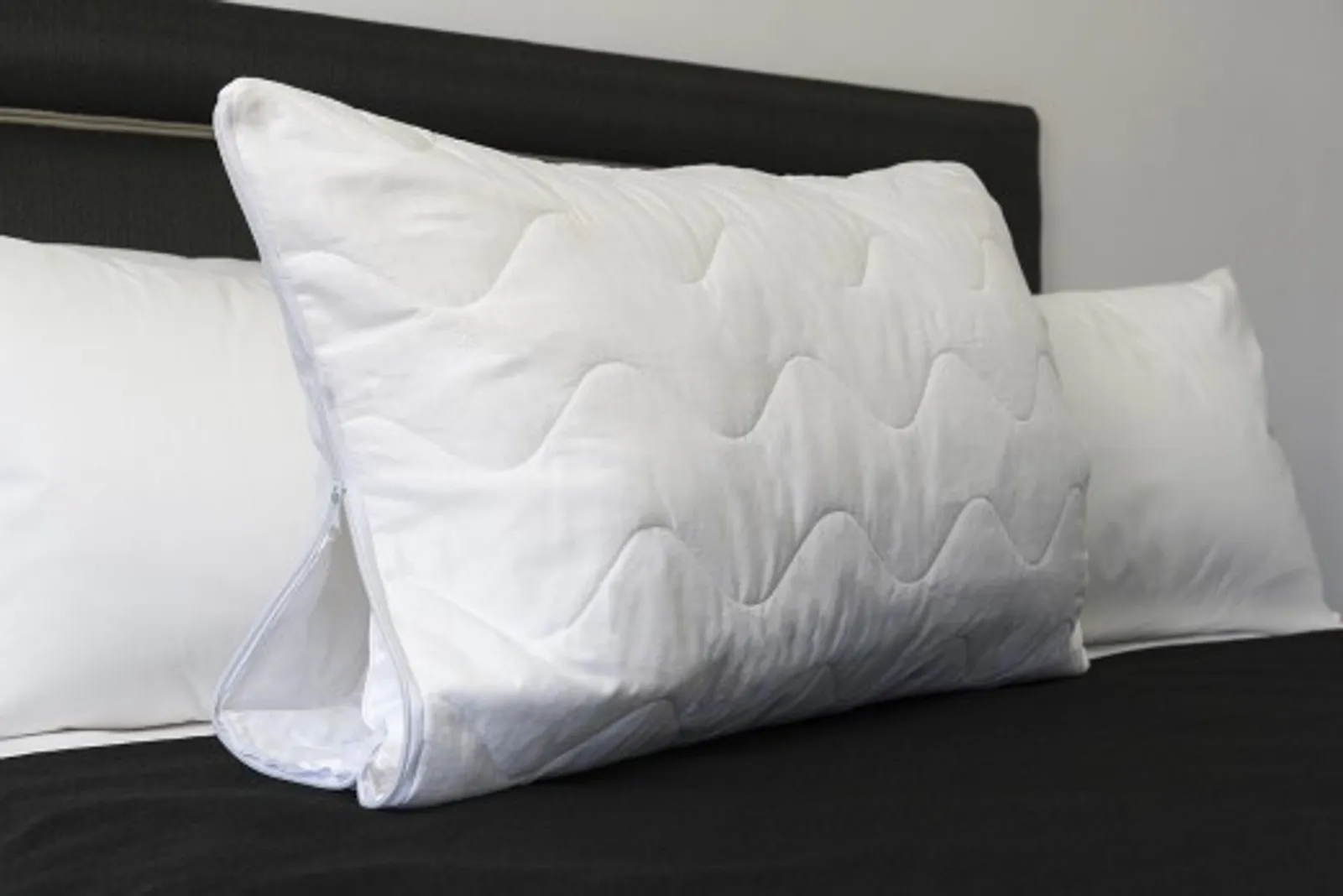 Alliance 44371 - Pillow Protector Cotton Quilted Zip 48x73