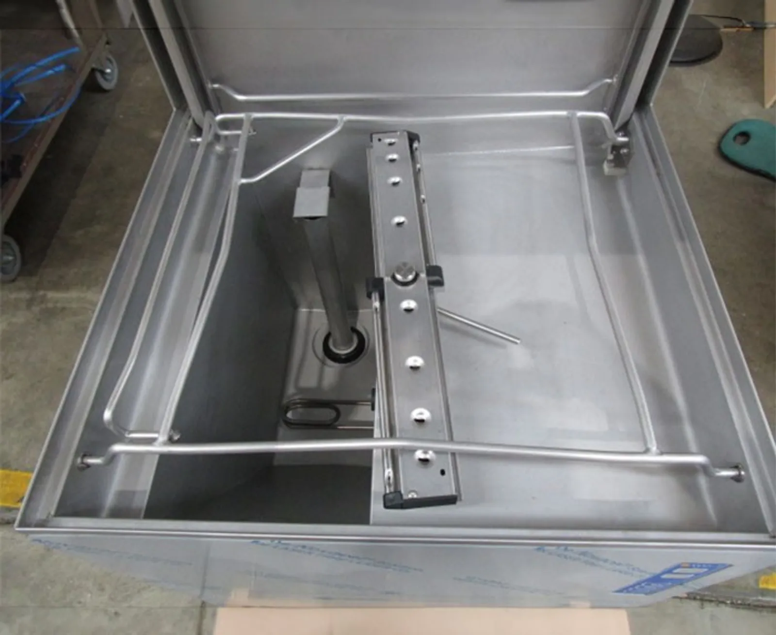 Wexiodisk WD-7 - Ergonomic Passthrough Dishwasher - Clearance (3)