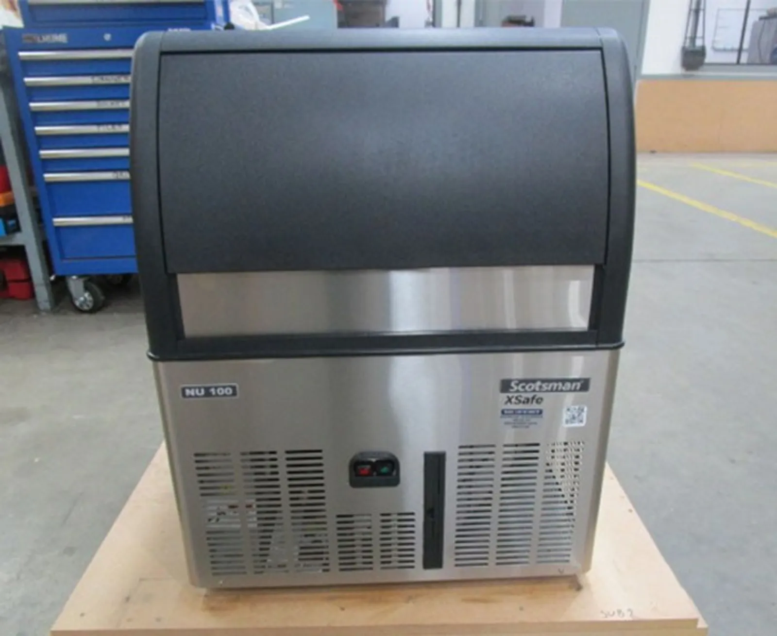 Scotsman NUH 100 AS OX - 45kg - XSafe Self Contained Dice Ice Maker - Clearance (2)