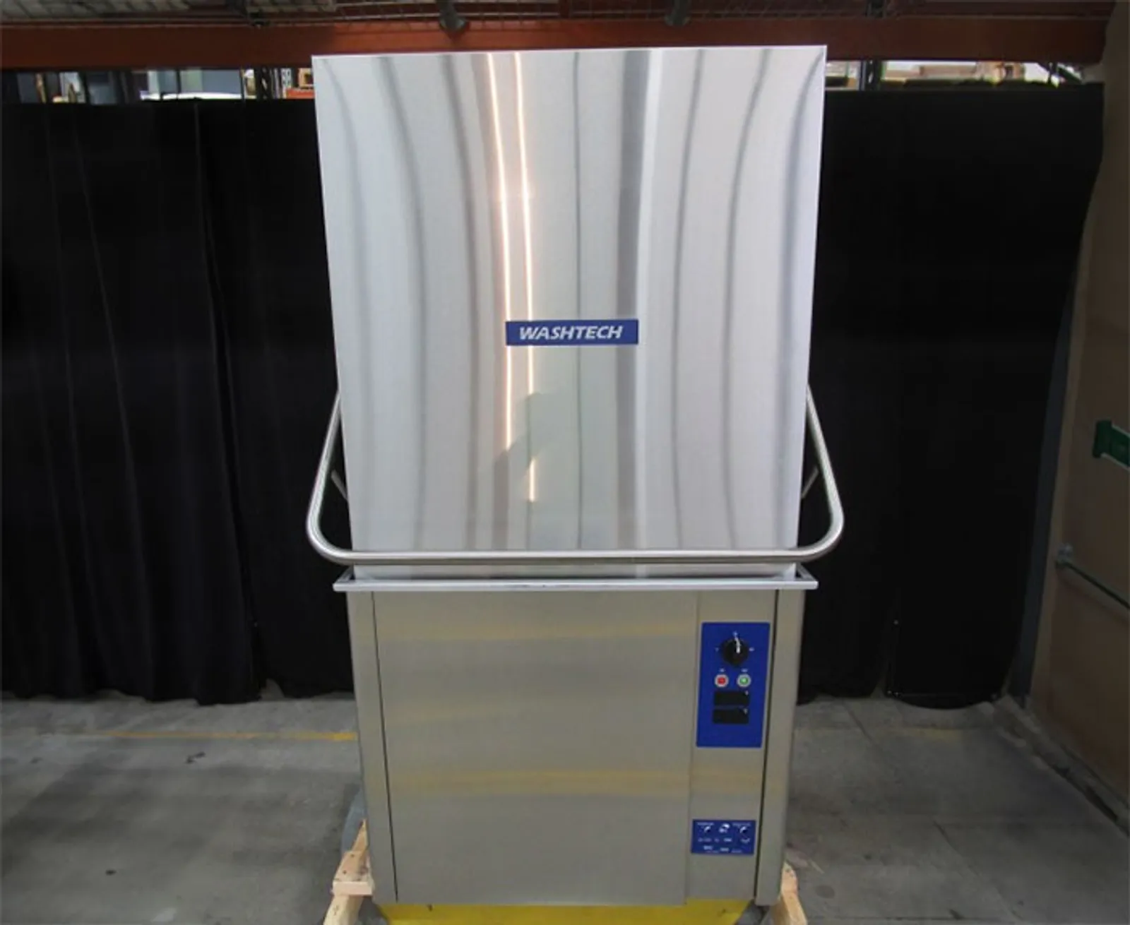 Washtech AL8 - Passthrough Warewasher - 500mm x 600mm Rack - Clearance (2)