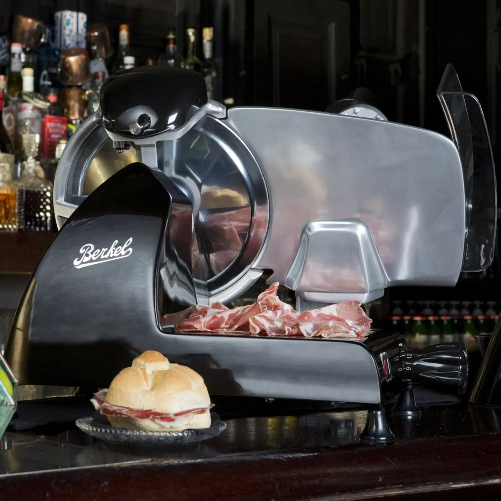 Berkel RL250 - Manual Meat Slicer - Berkel Red Line 250mm