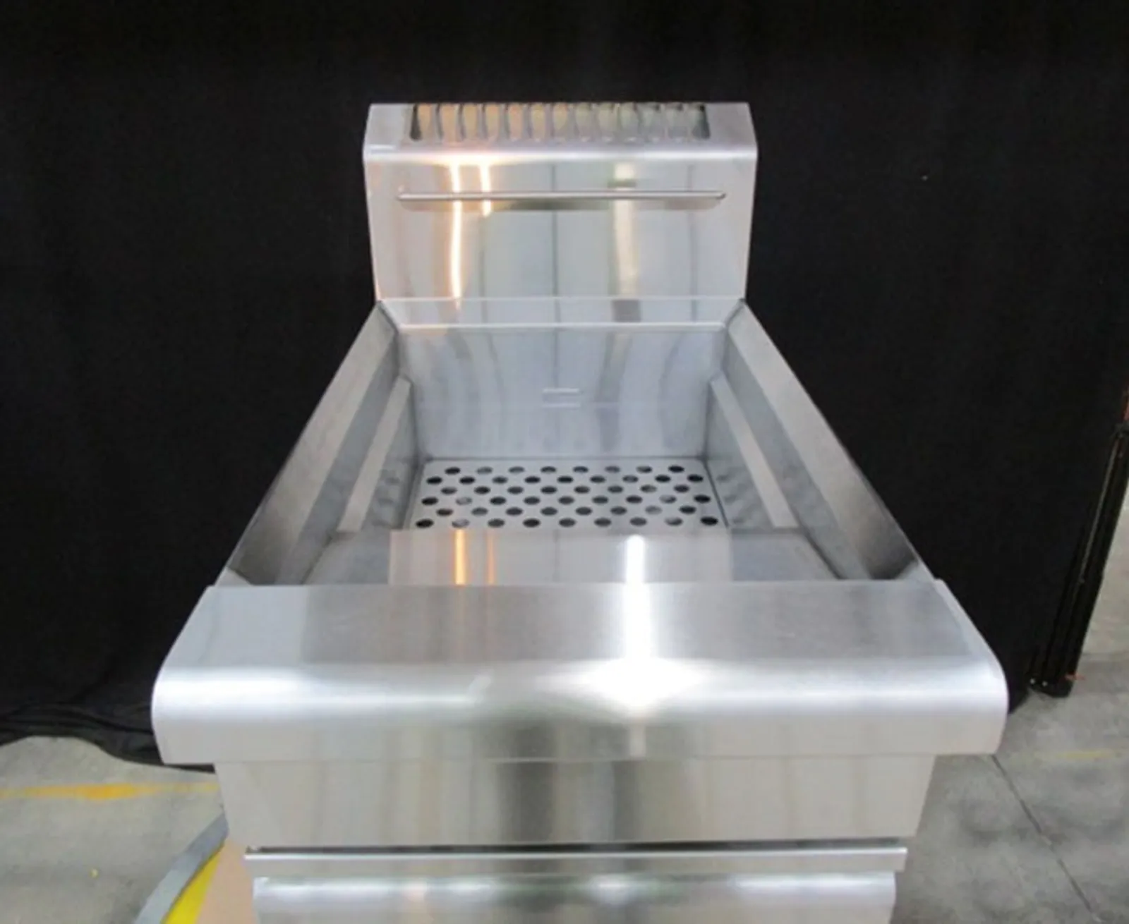 Waldorf 800 Series FN8120G - 450mm Single Pan Gas Fryer - Clearance (2)