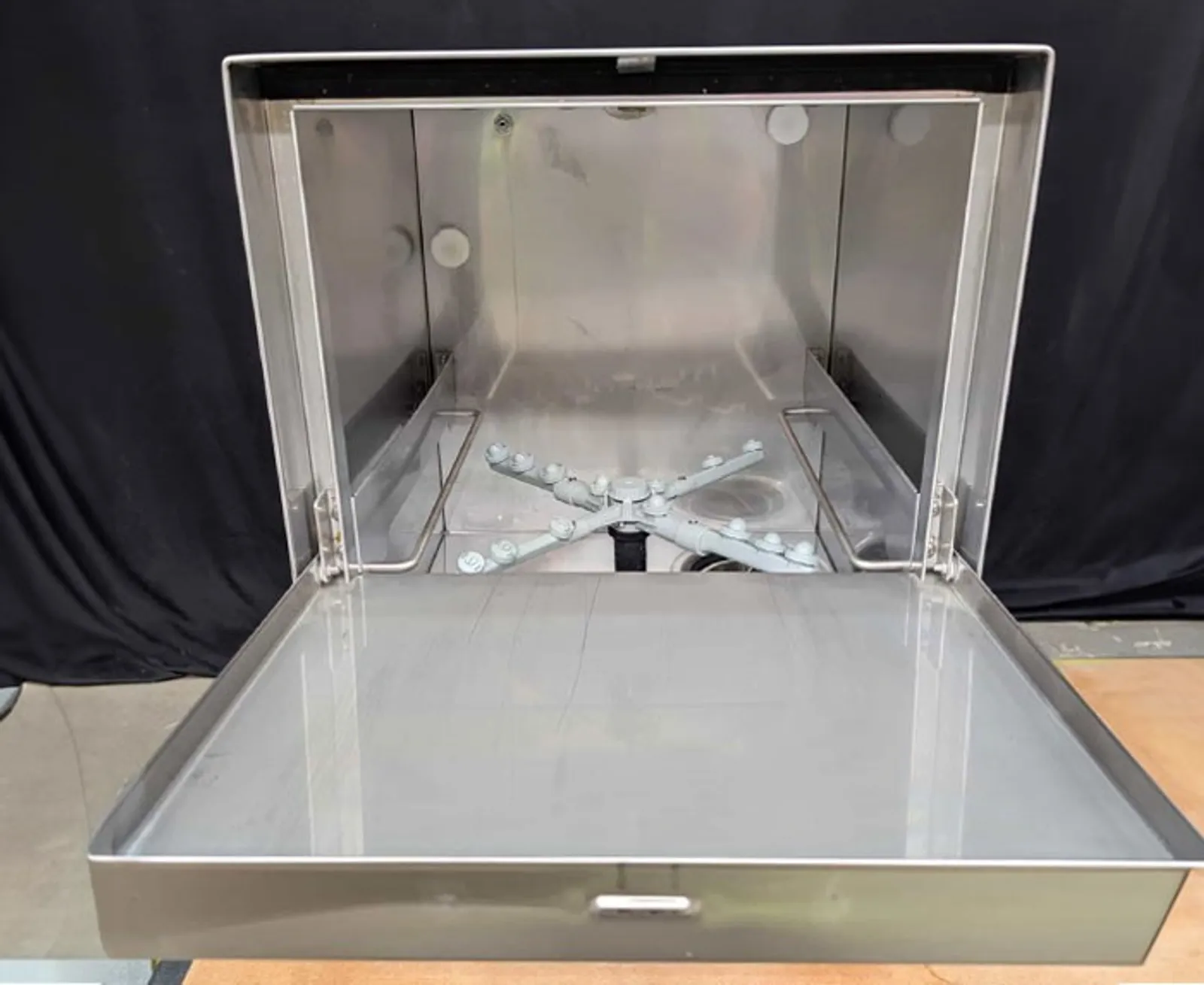 Washtech XG - Economy Undercounter Glasswasher - 365mm Rack - Clearance (2)