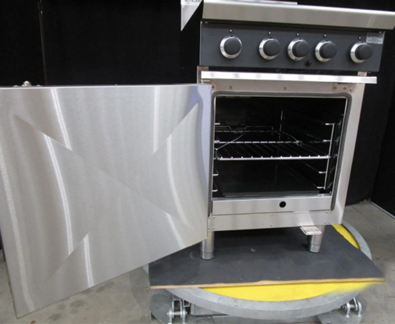 Cobra CR6D - 600mm Four Burner Gas Range Static Oven - Clearance