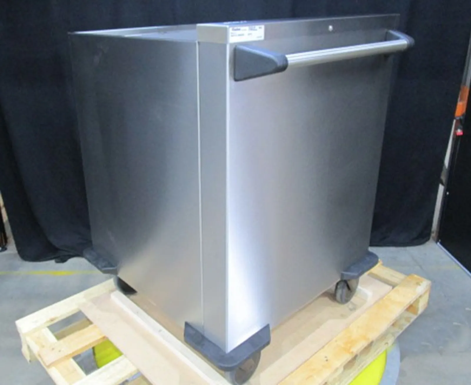 Rieber PG-Q1/1 - Closed Platform Dispenser - Unheated - Clearance